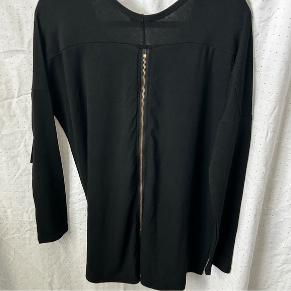 NWT Lulu’s Black Knit Top with Back Zipper - Picture 2 of 6